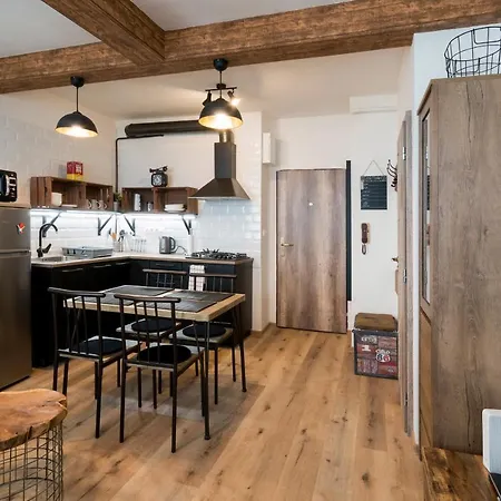 Apartamento Stylish Centrally Located 1br With Parking *