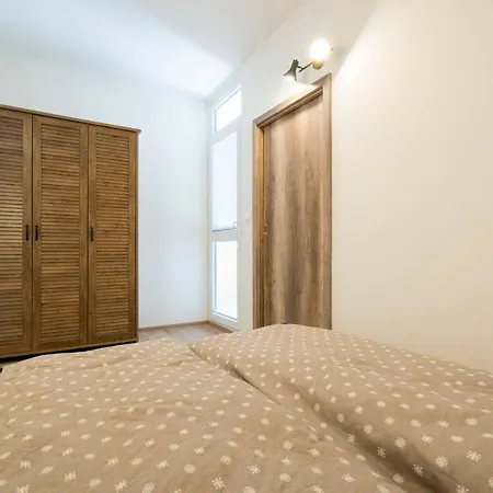 Apartamento Stylish Centrally Located 1br With Parking *