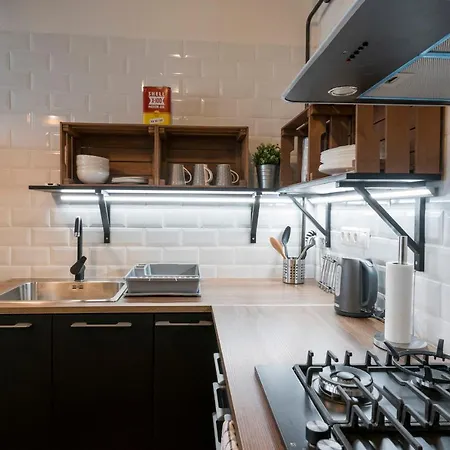 Stylish Centrally Located 1br With Parking Apartment *