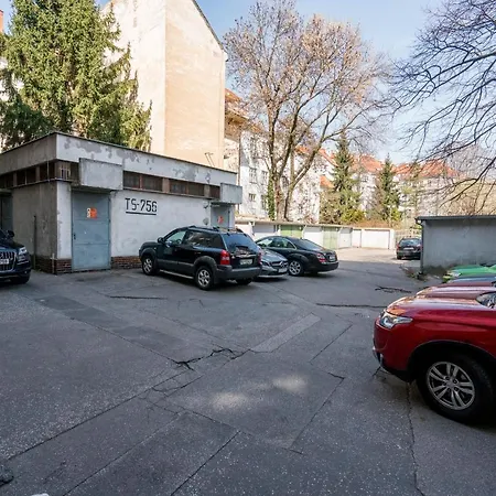 Stylish Centrally Located 1br With Parking Bratislava