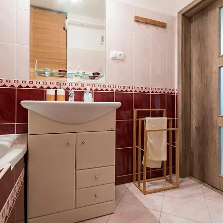 Daire Stylish Centrally Located 1br With Parking